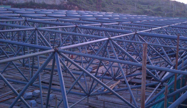 同江概述网架加工公司对网架保温隔热的办法